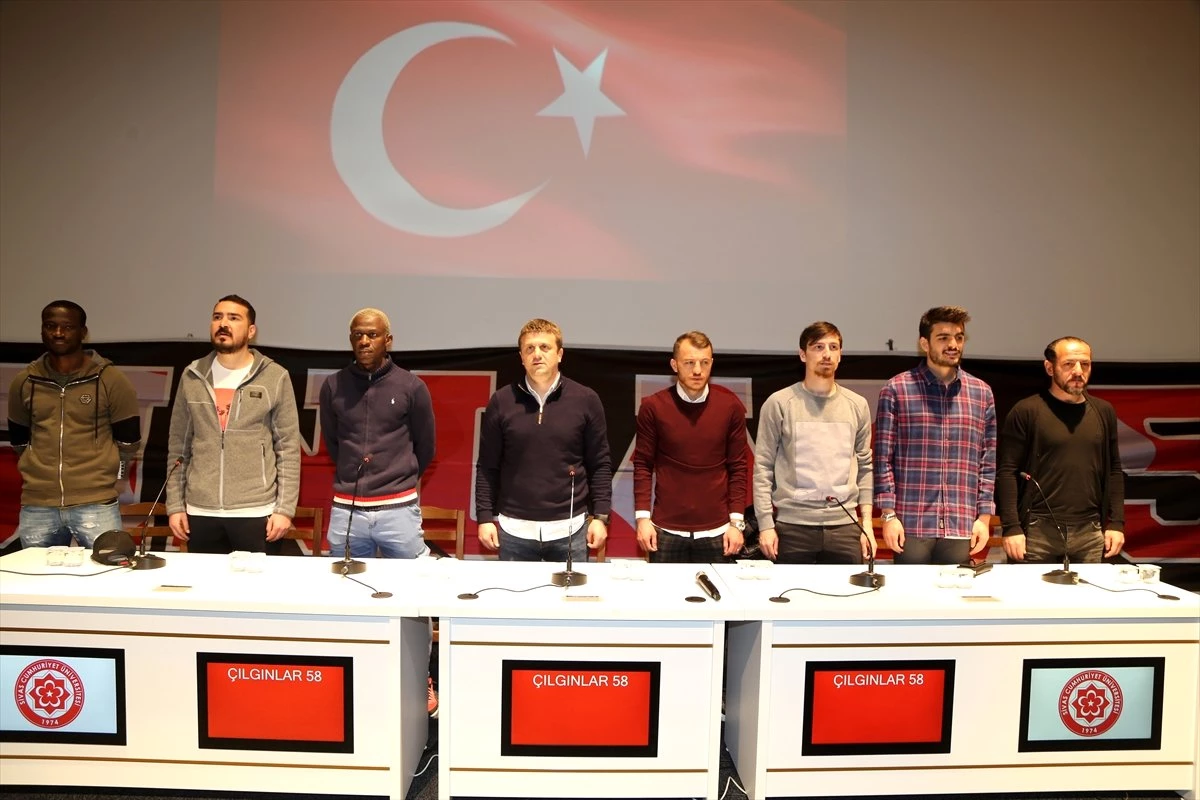Sivasspor\'da Keleş ve Futbolcular Öğrencilerle Buluştu
