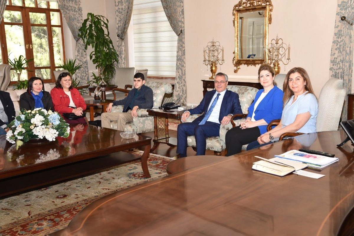 Vali Ahmet Deniz ve Eşi Olcay Deniz Otizmli Çocukları Ağırladı