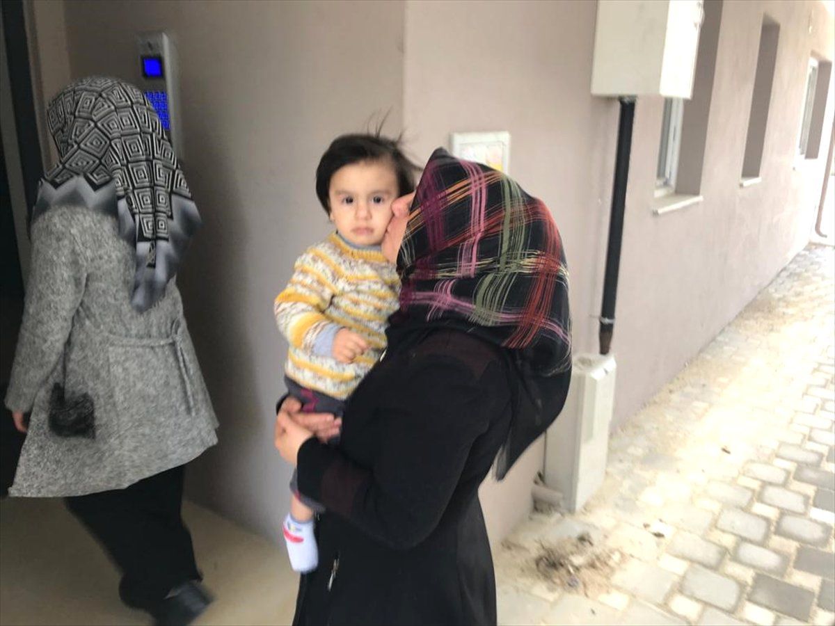 Adana\'da Evde Mahsur Kalan Çocuk Kurtarıldı