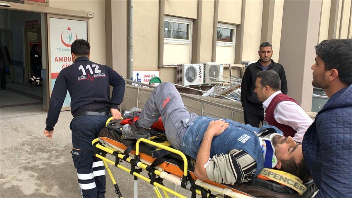 Adıyaman\'da İnşaat İskelesi Çöktü: 2 Yaralı