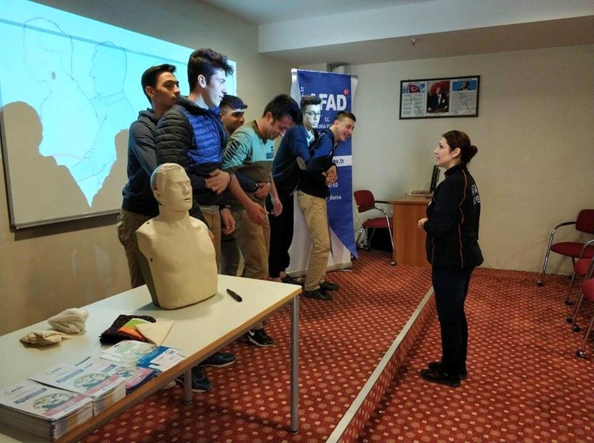 Afad\'dan Öğrencilere İlk Yardım Eğitimi