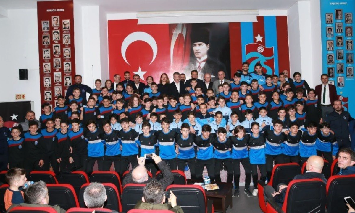 Ahmet Ağaoğlu: "Altyapımızda Yetiştirdiğimiz Gençlere Güvenerek Yönetime Talip Olduk"