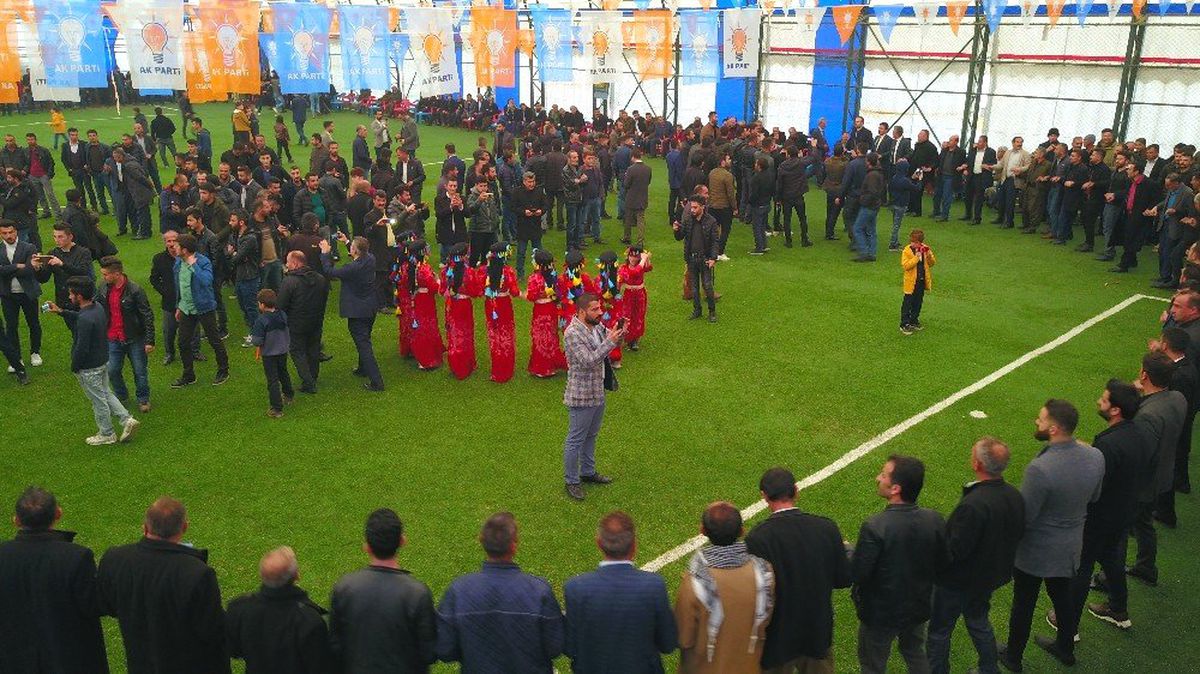 AK Parti\'nin Kato Dağı Eteklerindeki Zafer Mitingine Yoğun İlgi