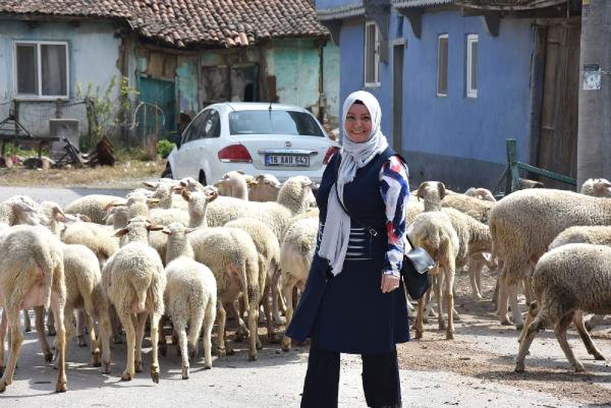 Almanya\'da Yaşarken Aday Oldu, Ağabeyini Geçip Muhtar Seçildi