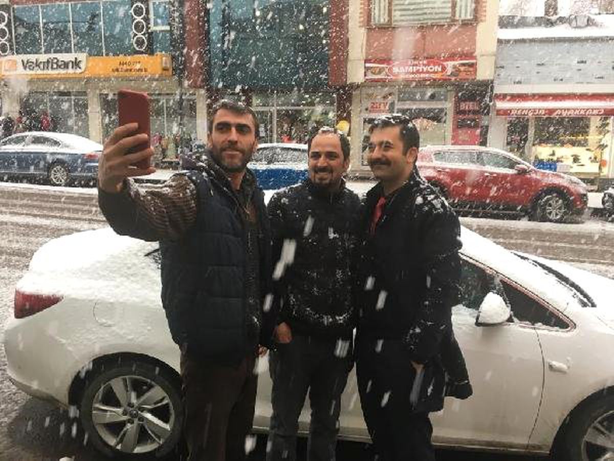 Ardahan\'da Lapa Lapa Kar Şaşırttı