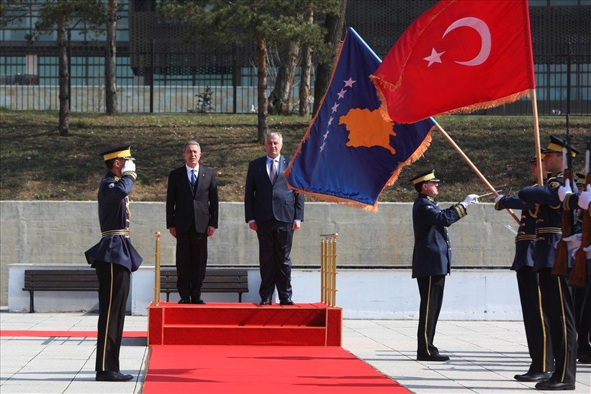 Bakan Akar, Kosova\'da Askeri Törenle Karşılandı