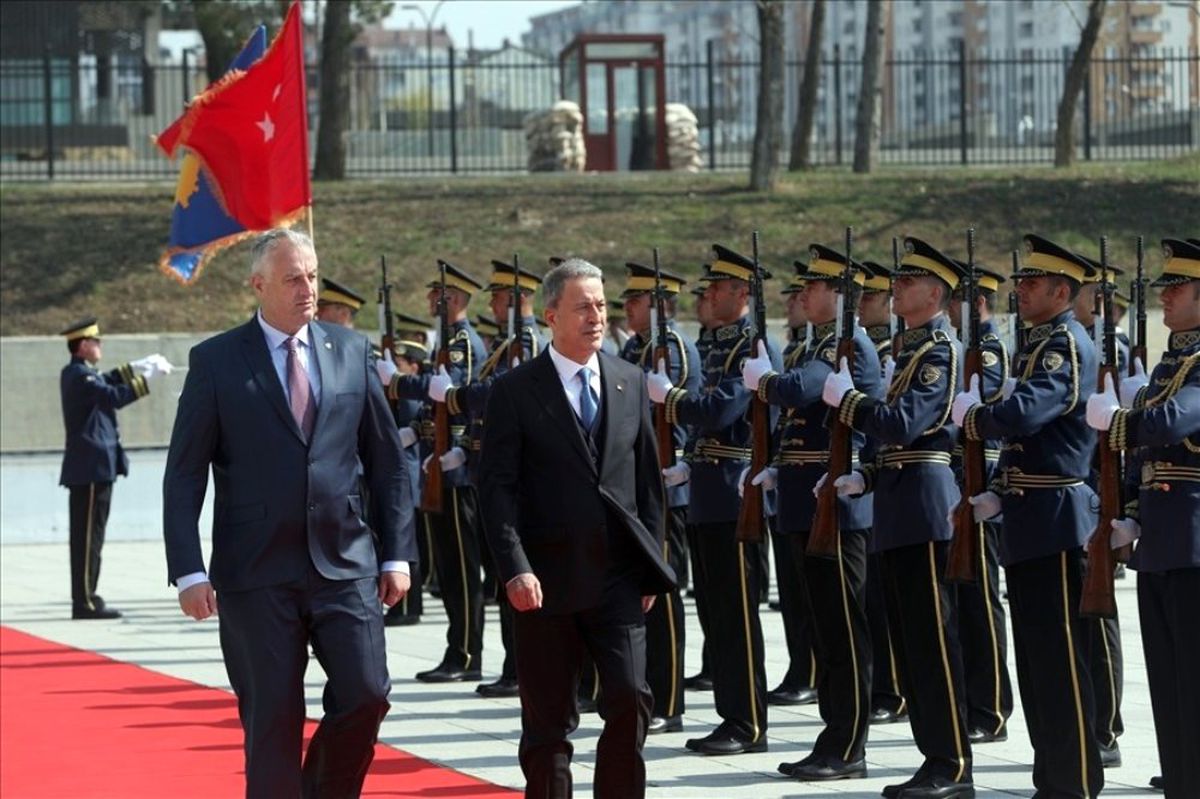 Bakan Akar, Kosova\'da Askeri Törenle Karşılandı
