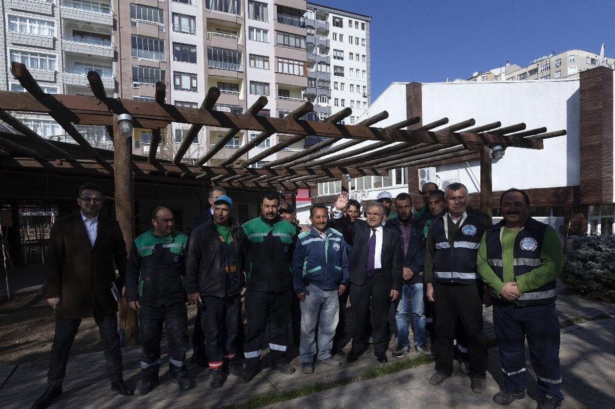 Başkan Memduh Büyükkılıç Mesaiye Personel Ziyareti ile Başladı, Alo 153 Çağrı Merkezi\'nde...