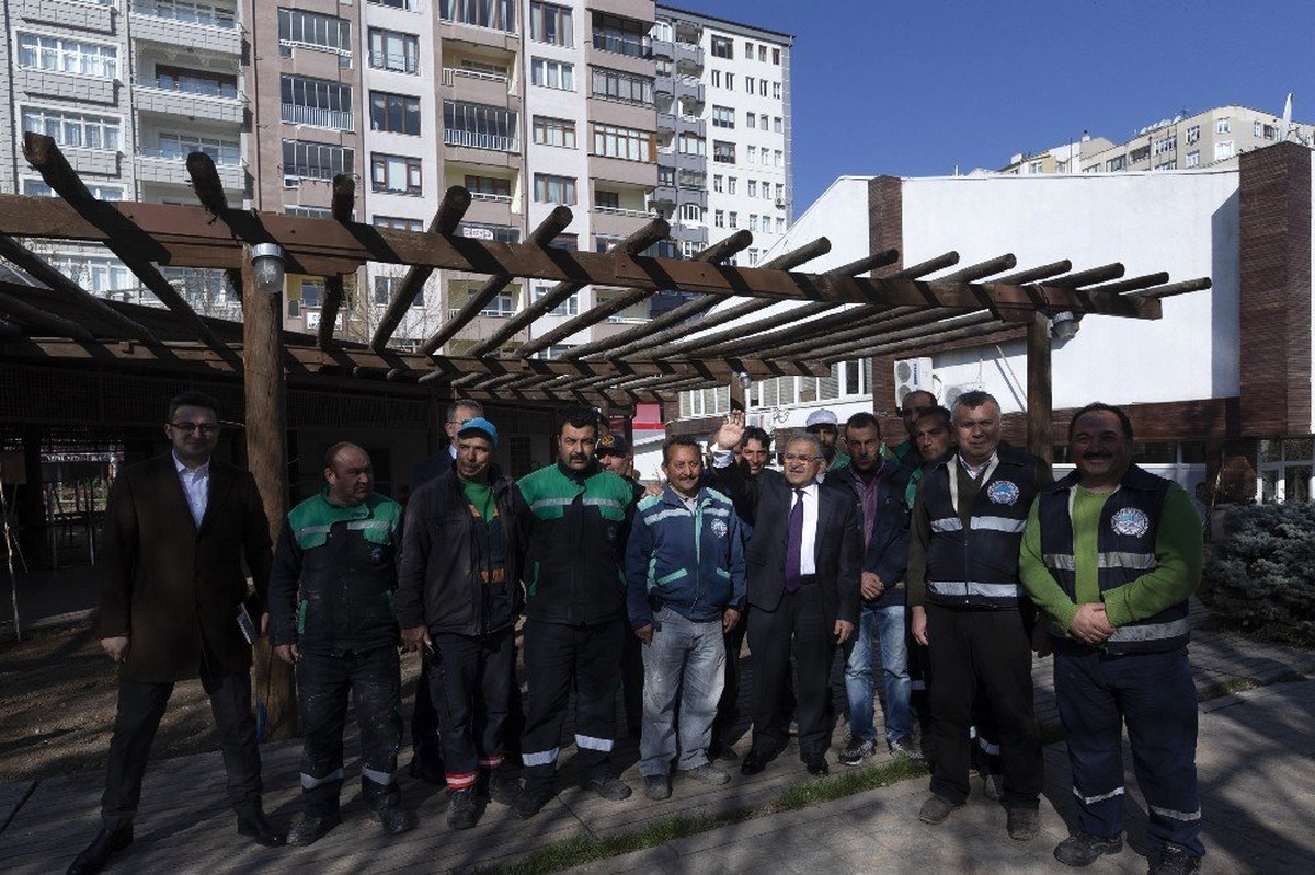 Başkan Memduh Büyükkılıç Mesaiye Personel Ziyareti ile Başladı, Alo 153 Çağrı Merkezi\'nde...