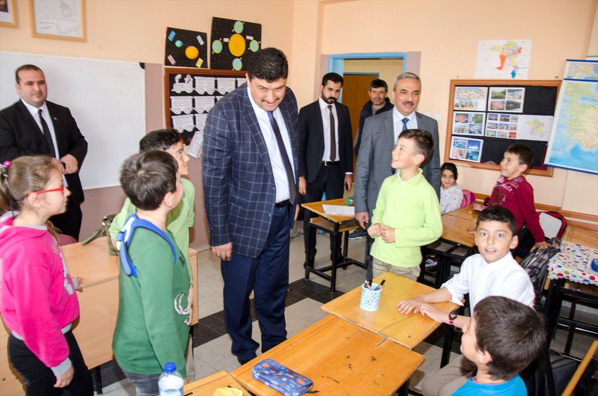Başkan Oğuz İlk Ziyaretini Okula Yaptı