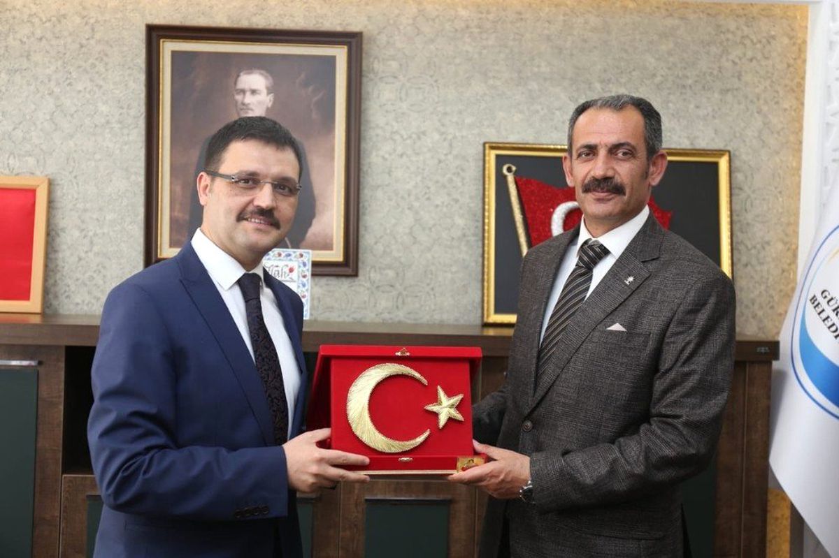 Başkan Tanış Görevi Kayyumdan Devraldı