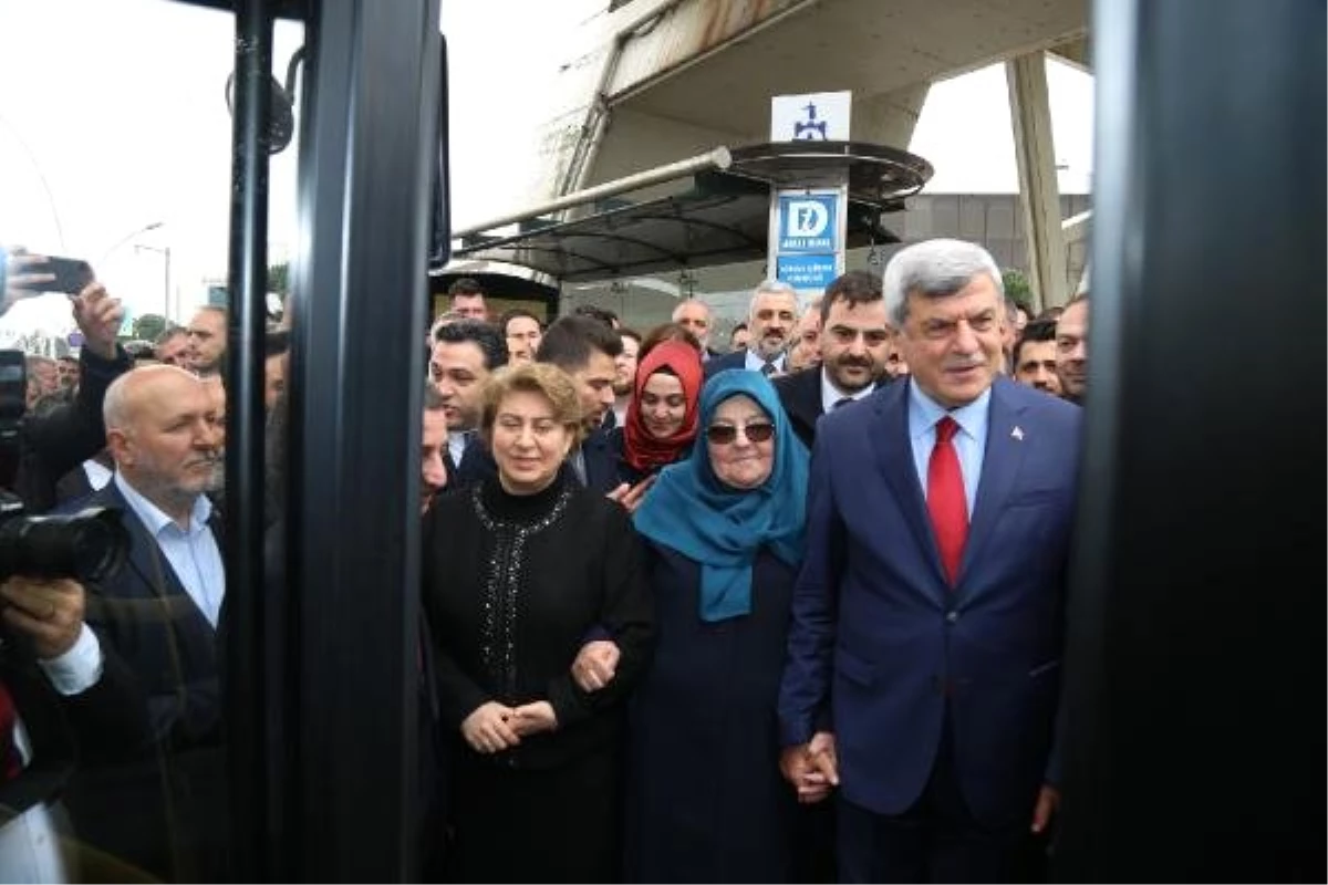 Başkanlığı Devretti, Evine Gitmek İçin Belediye Otobüsüne Bindi