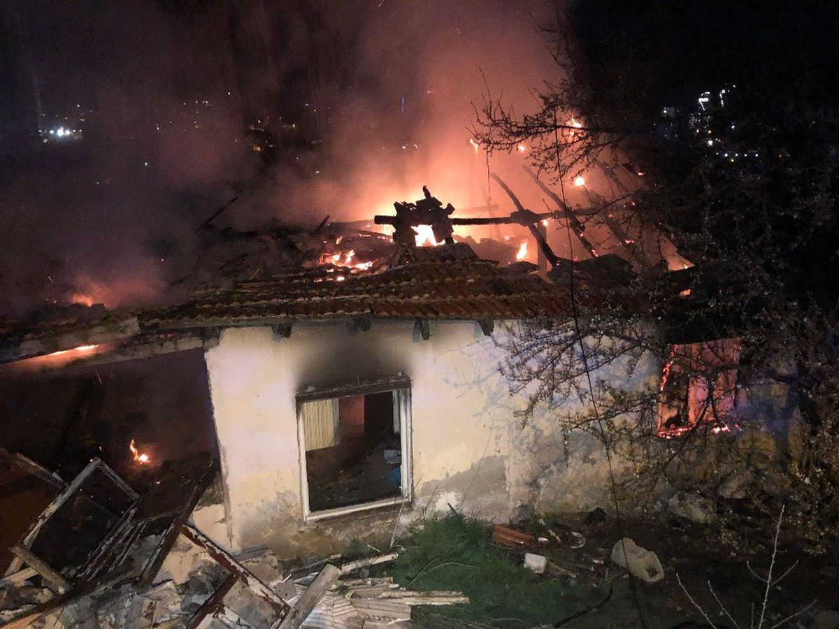 Başkent\'te Gecekondu Alev Alev Yandı