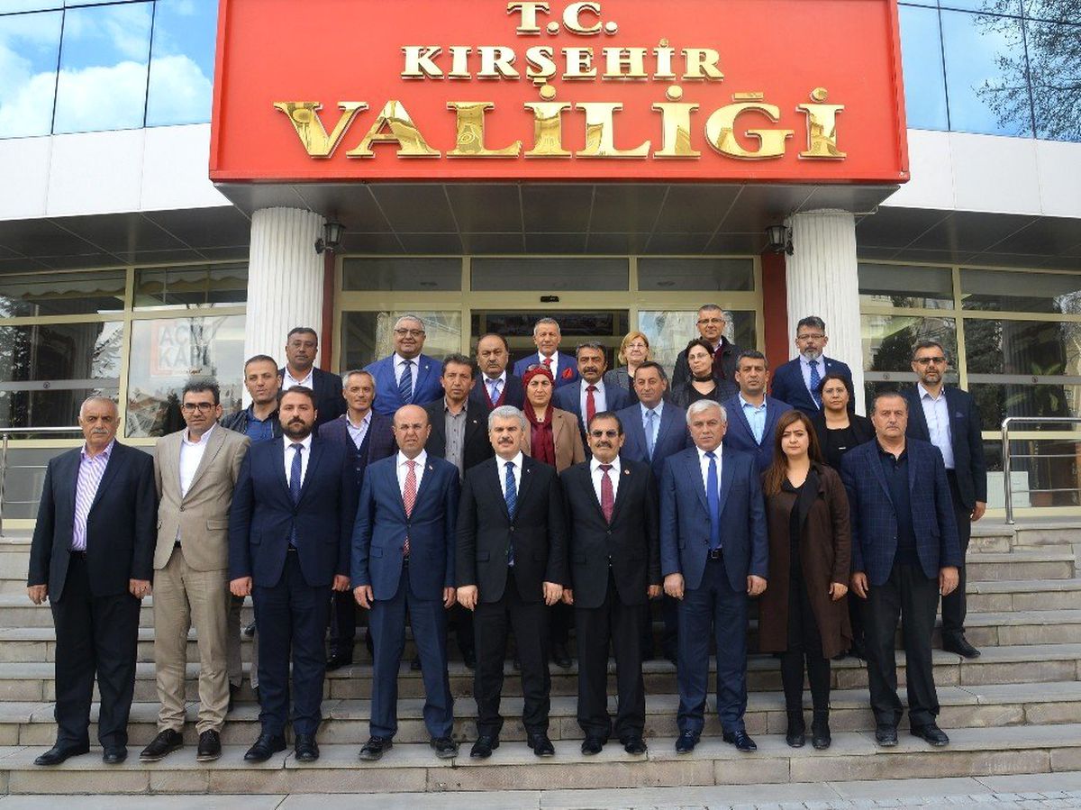 Belediye Başkanı Ekicioğlu, Meclis Üyeleriyle Vali Akın\'ı Ziyaret Etti