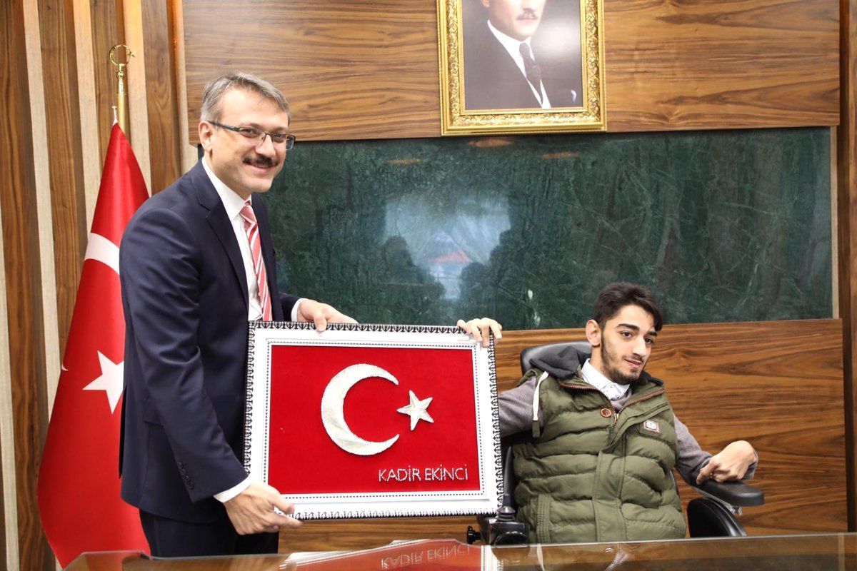 Bingöl Valisi, Şehit Korucunun Oğlunu Makam Koltuğunda Ağırladı
