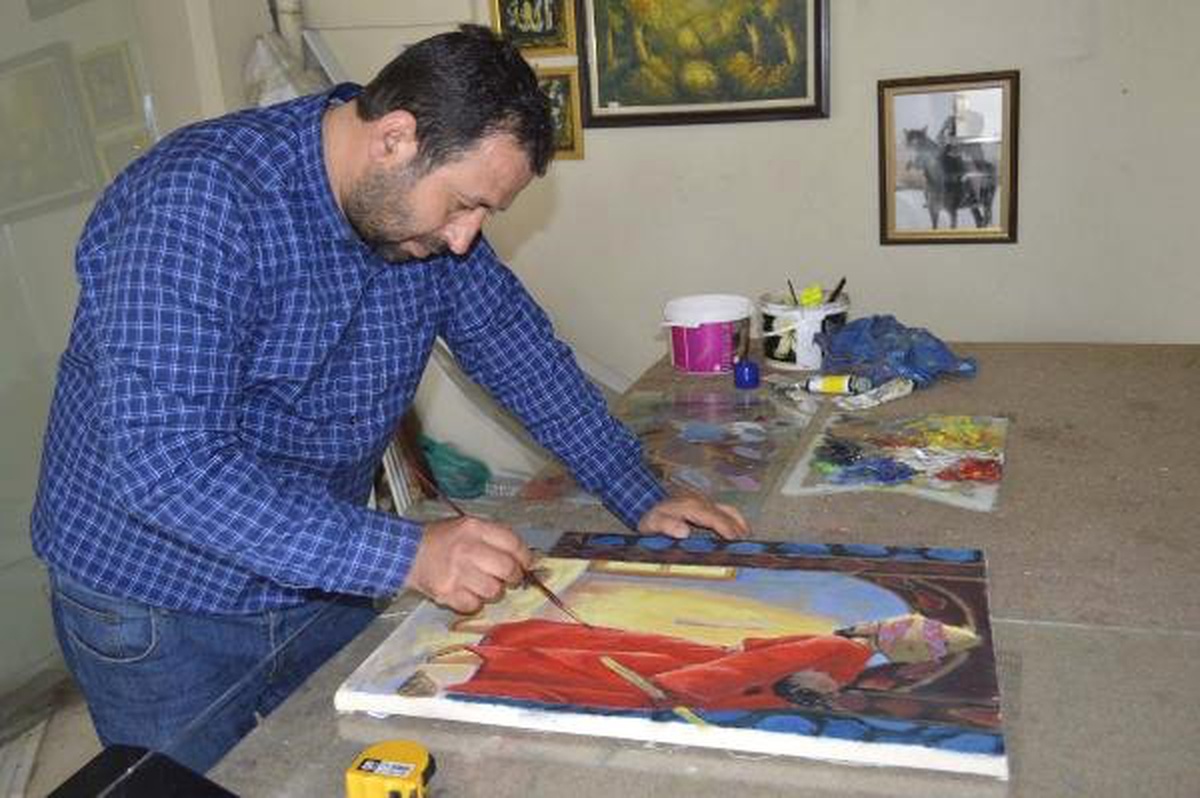 Çerçeve Yaptığı Resimlere Özenip Ressam Oldu