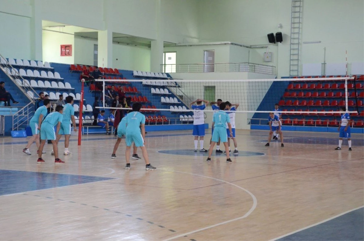 Develi\'de Liseler Arası Voleybol Turnuvası Başladı