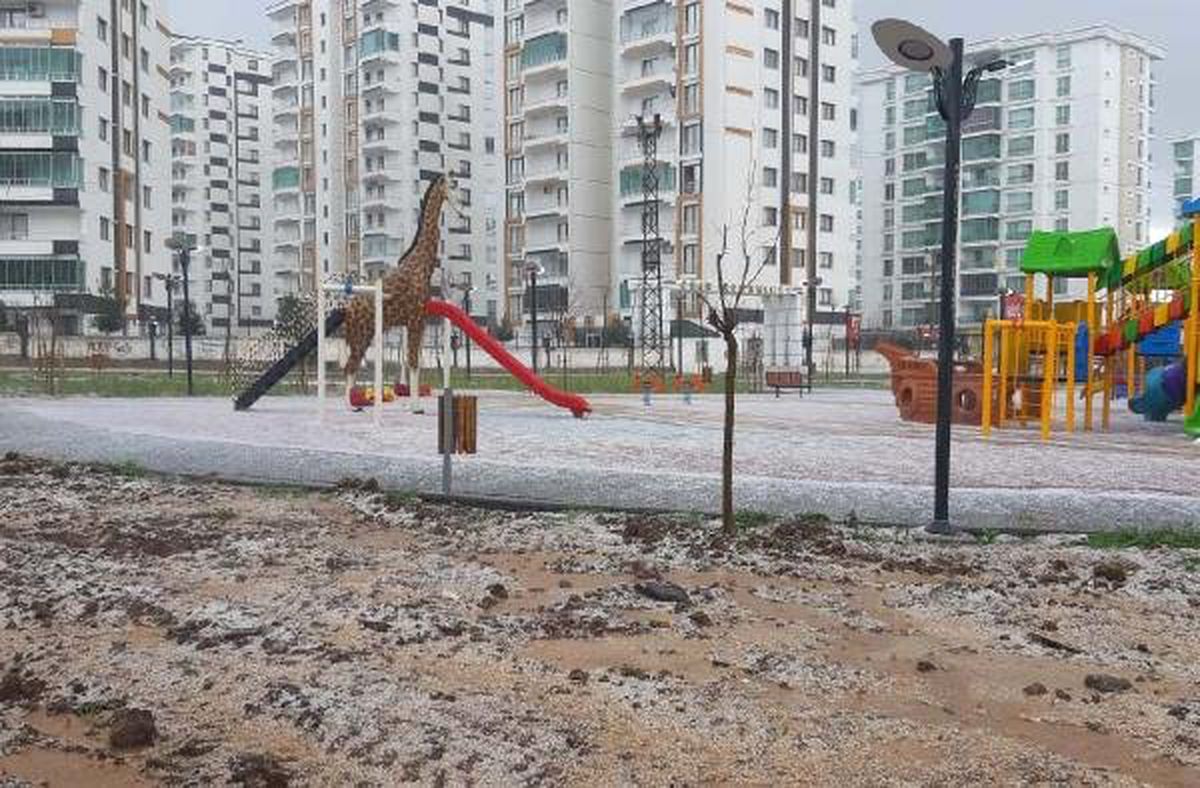 Diyarbakır\'a Dolu Yağdı
