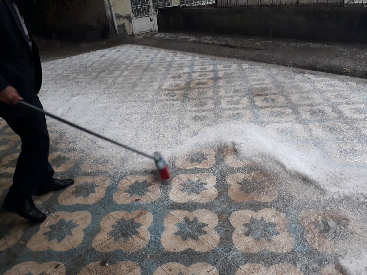 Dolu ve Sağanak Diyarbakır\'da Hayatı Felç Etti