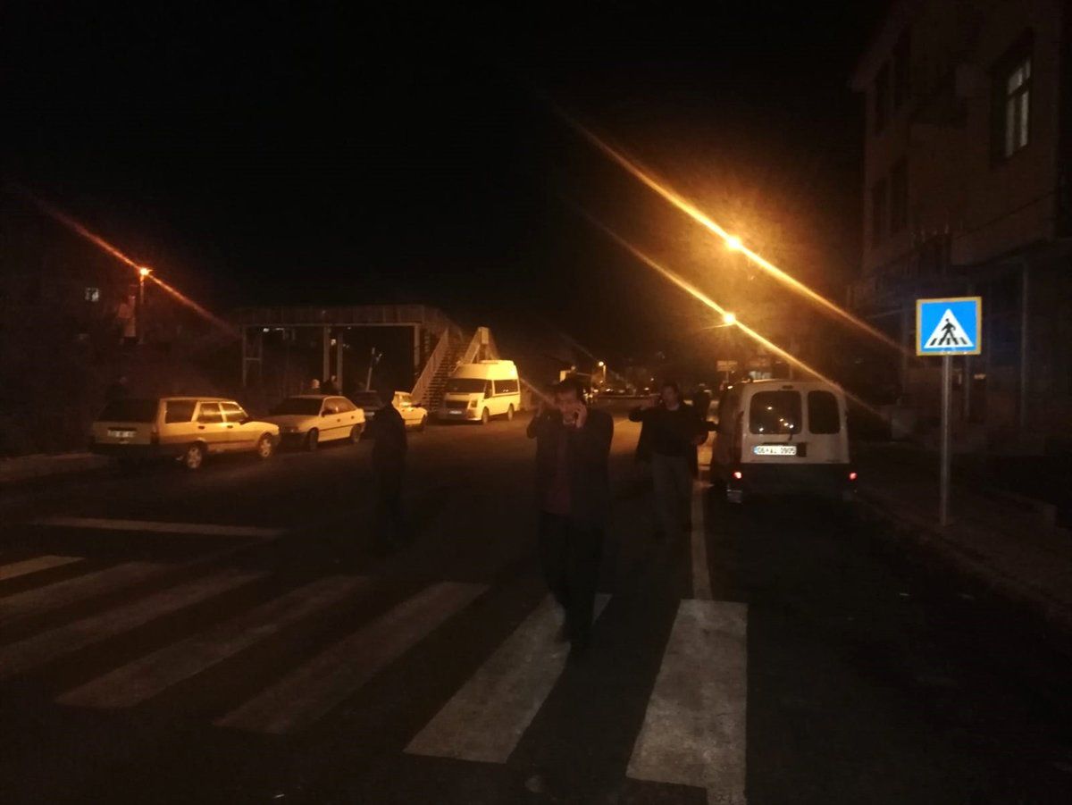 Elazığ\'daki 5,2 Büyüklüğünde Deprem