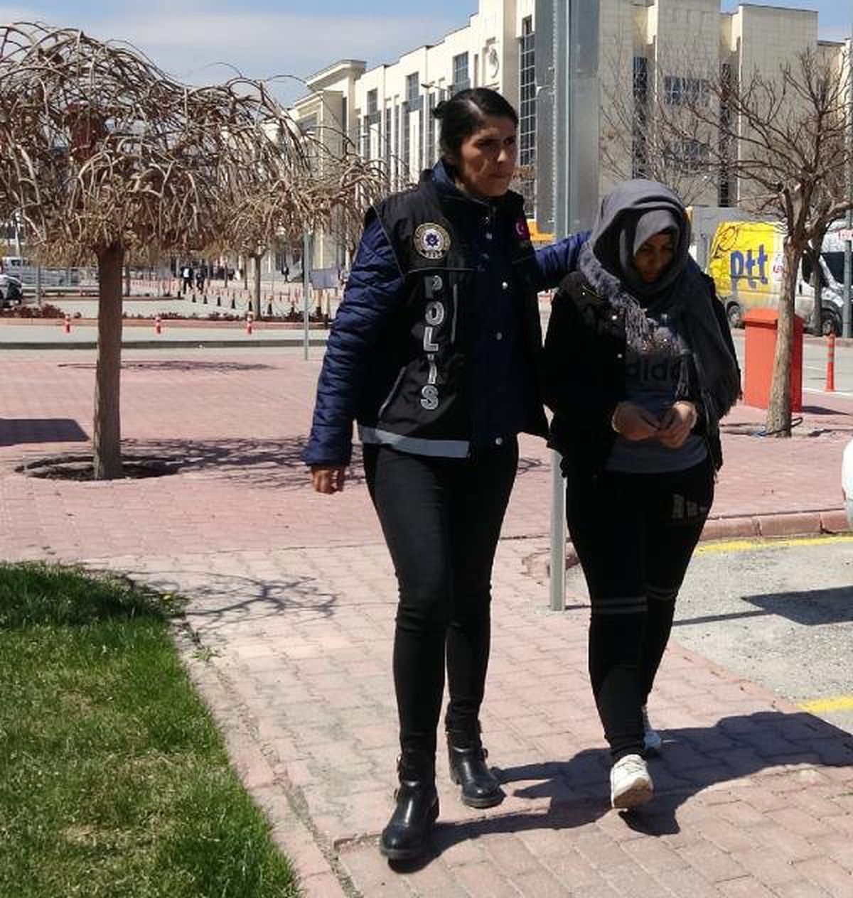 Eşi Öldükten Sonra Sevgilisiyle Uyuşturucu Kuryeliğine Başlamış