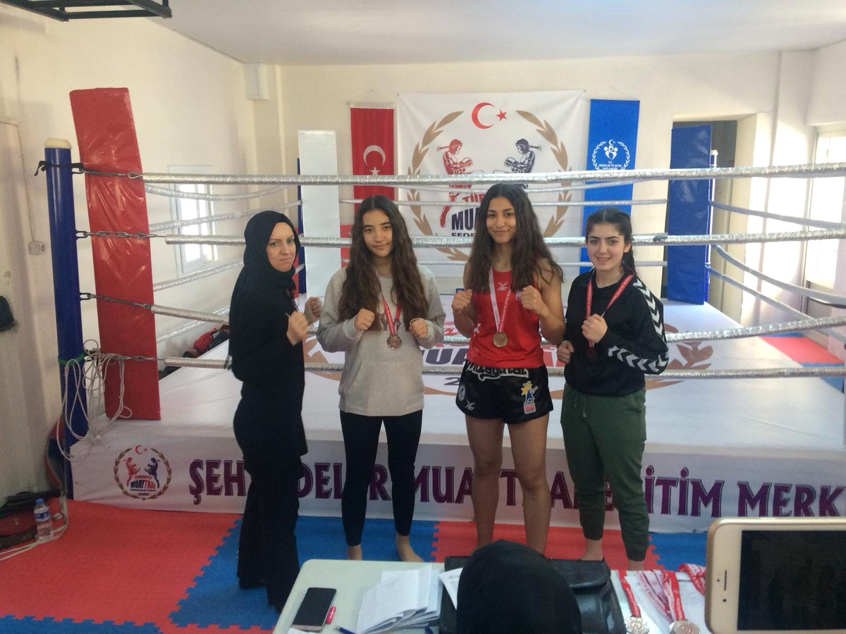 Genç Raketler Kortta Fırtına Estirdi