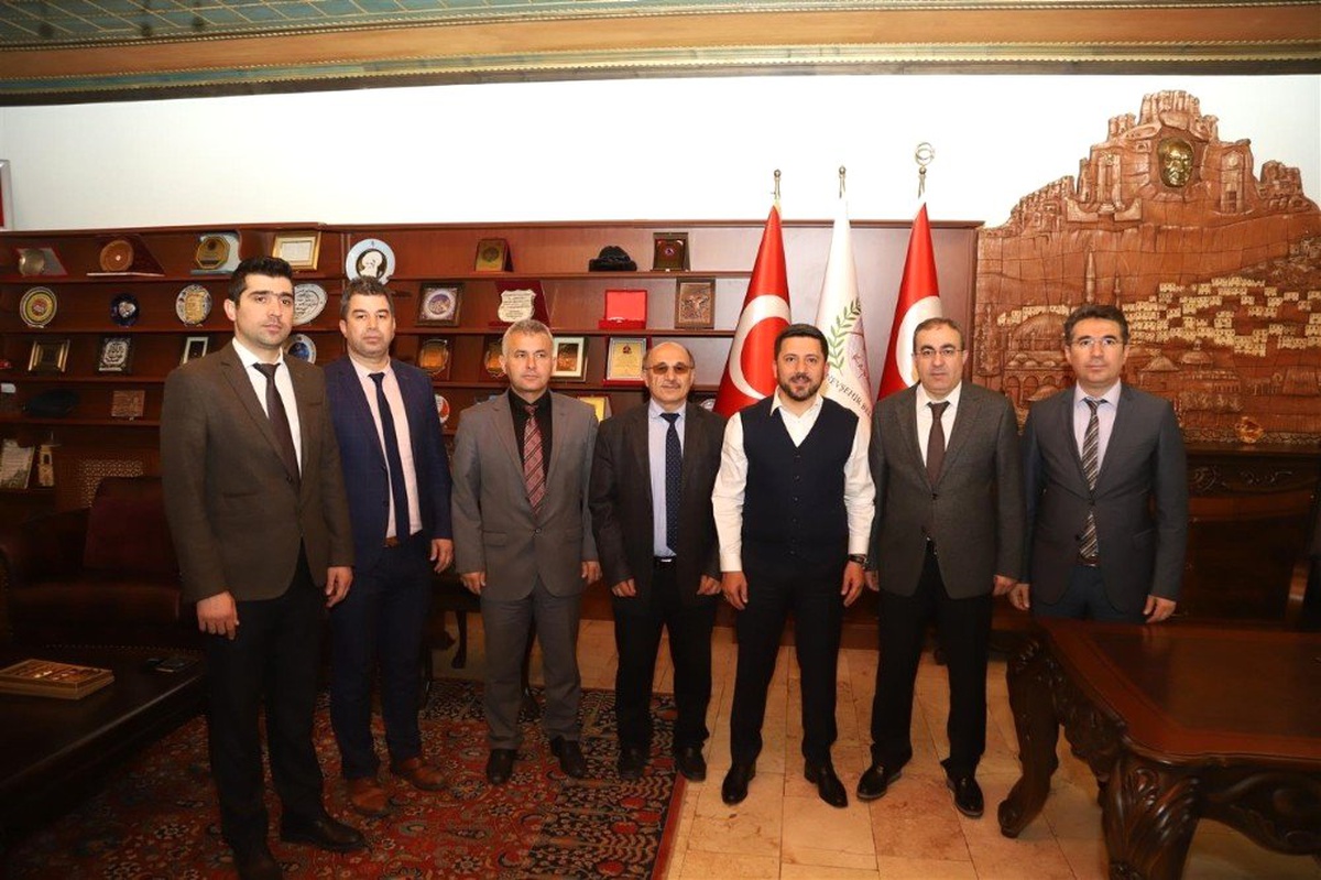 Gençlik ve Spor İl Müdürü Ünlüer, Başkan Arı\'yı Ziyaret Etti