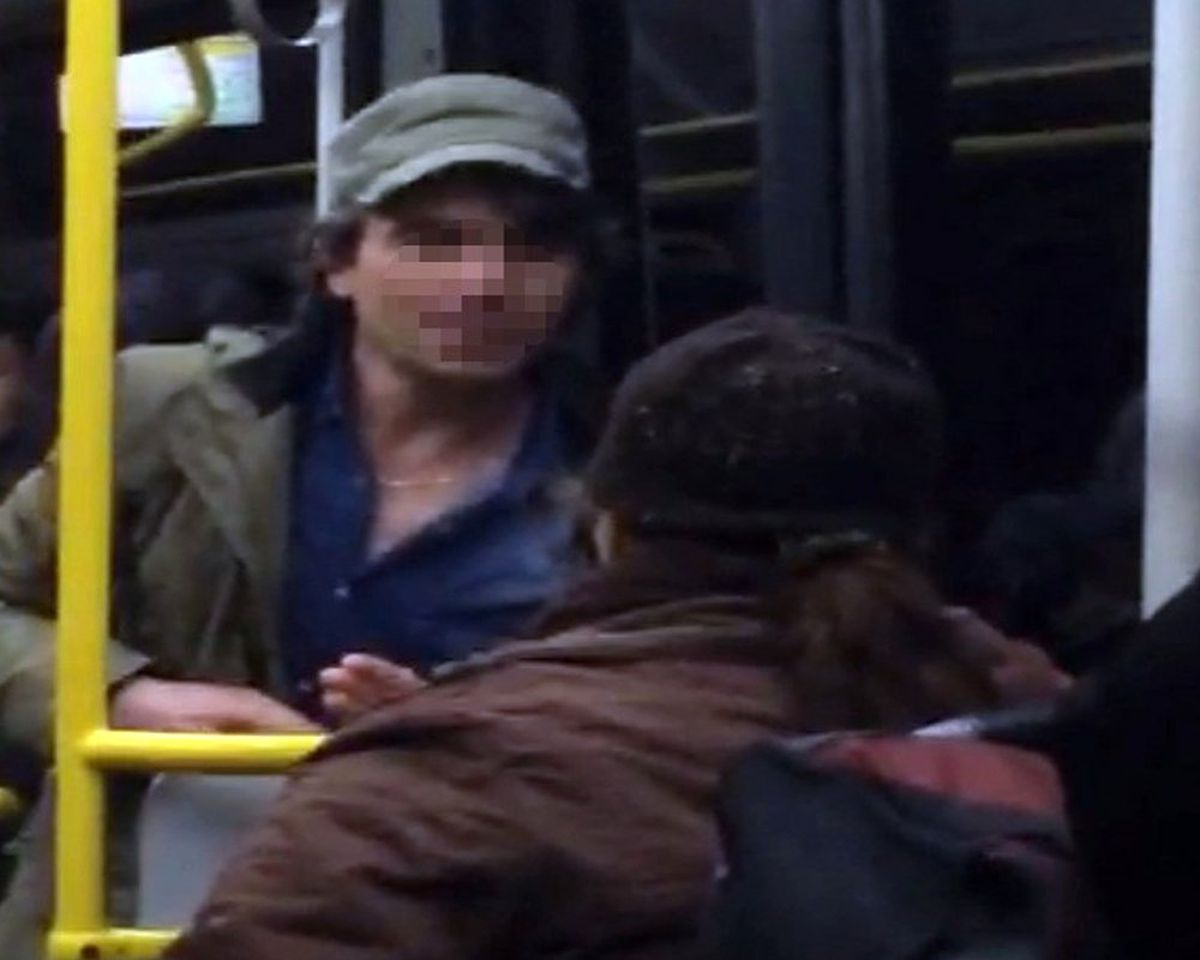 Halk Otobüsünde Gencin Yaşlı Kadına Hakareti Kamerada