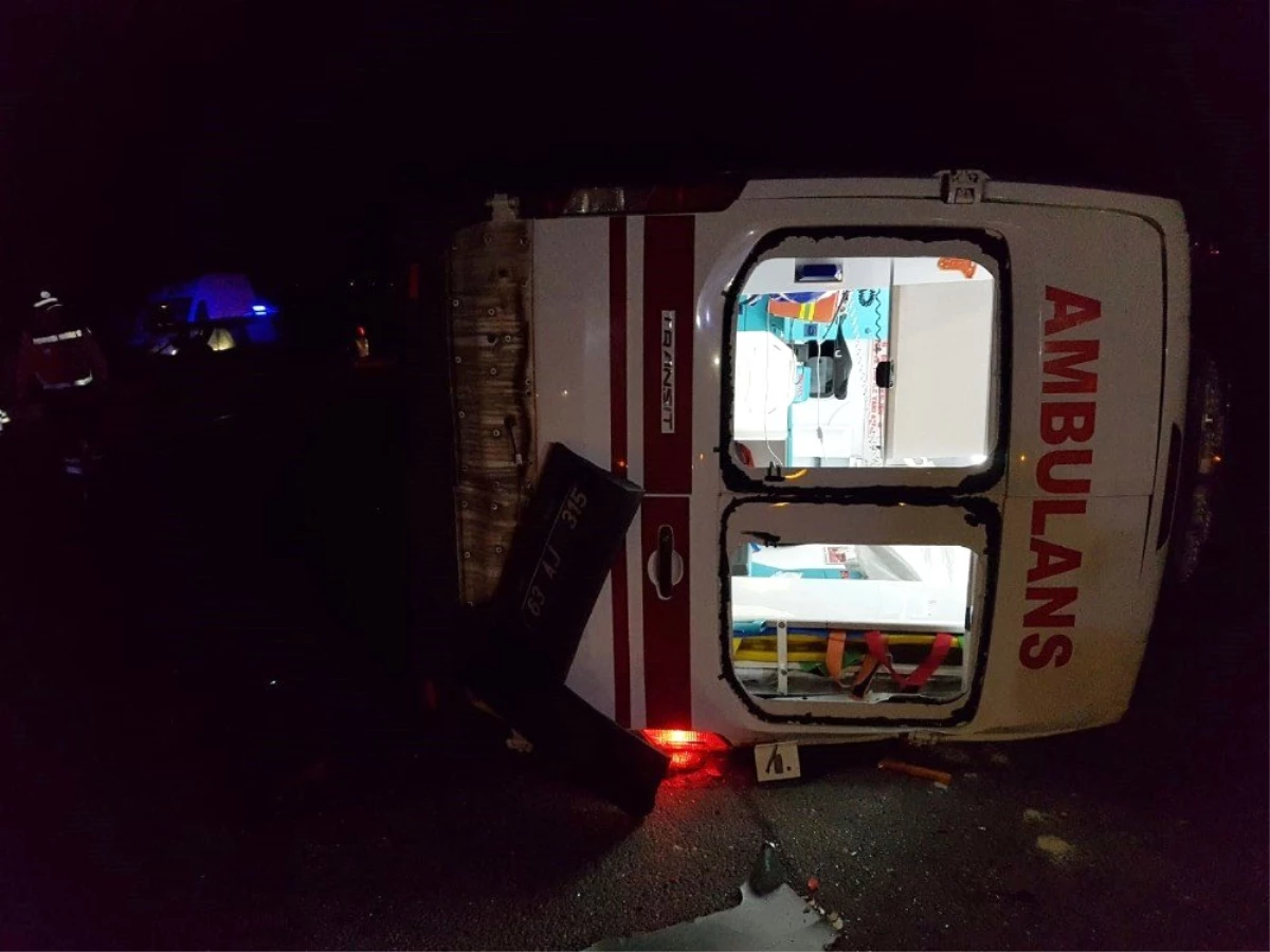 Hasta Taşıyan Ambulans Kaza Yaptı: 8 Yaralı