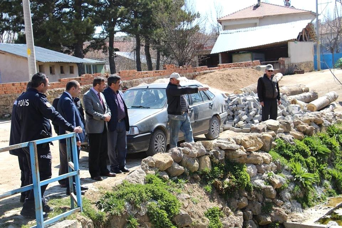 Hayvancılıkla Uğraşan Köylerimizi Çamurlu Yollardan Kurtaracağız"