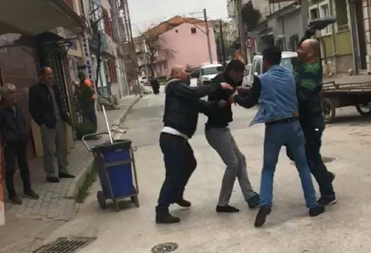 İş Yerine Tüfekle Ateş Açan Kişiyi Dövdüler