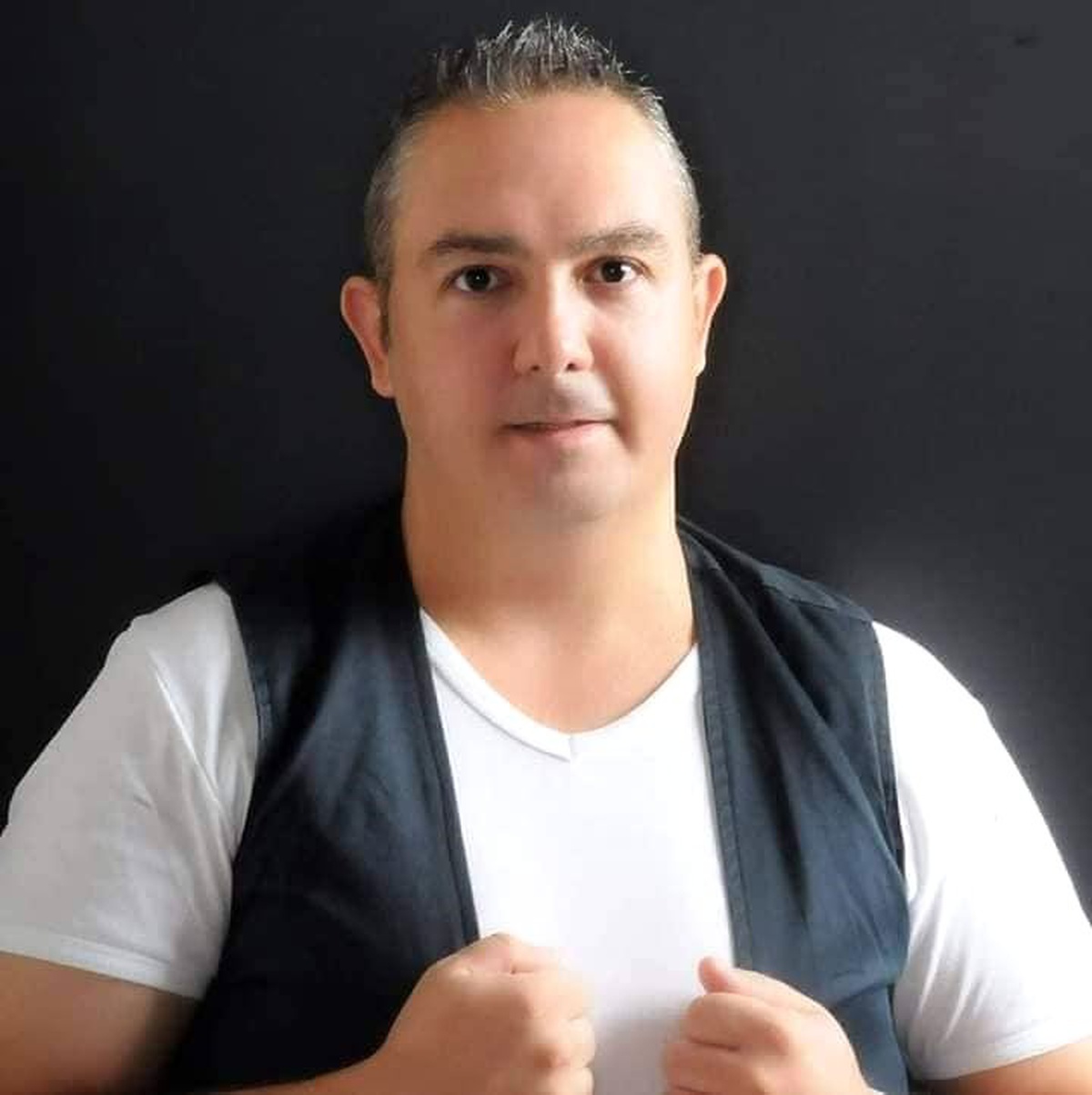 İzmirli Sanatçı Mert Algan First Maksim\'de