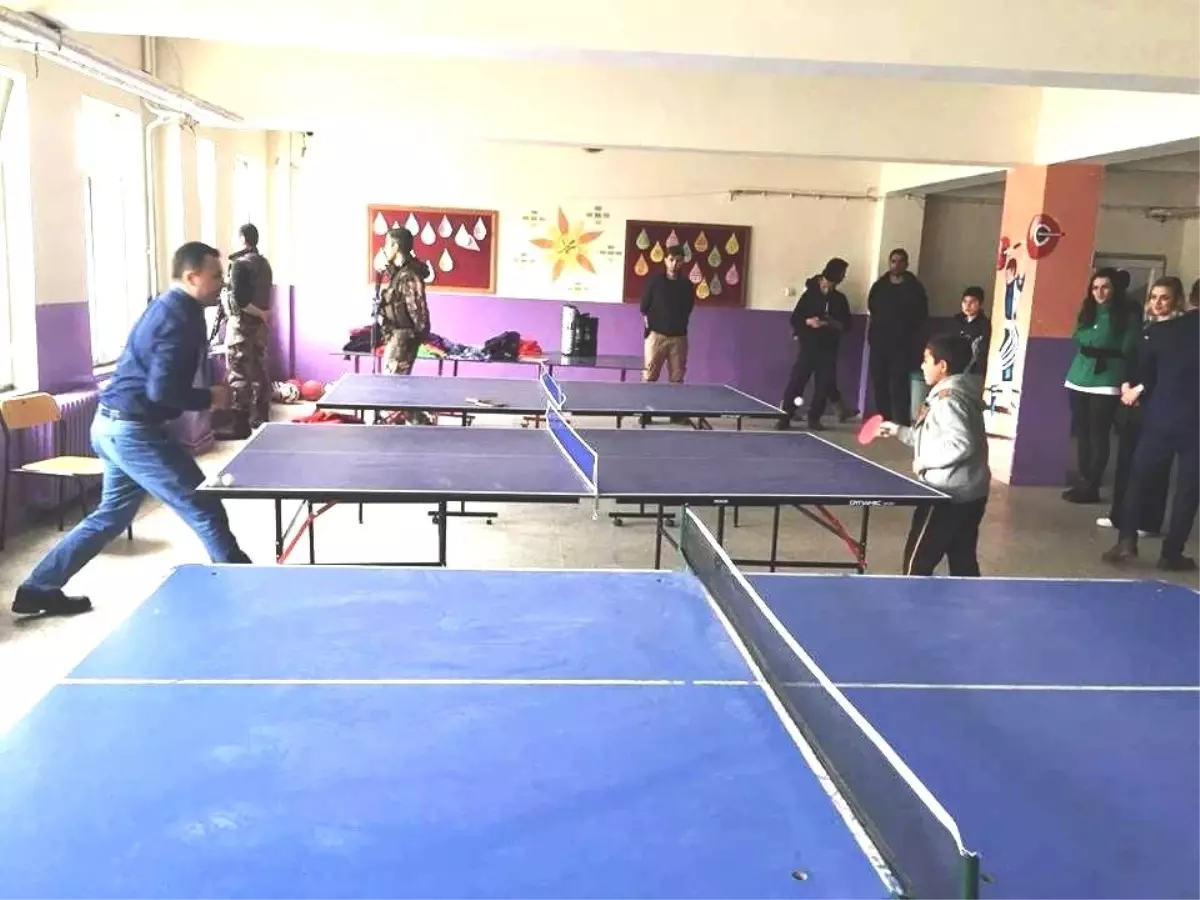 Kaymakam Uzan, Öğrencilerle Masa Tensisi Oynadı