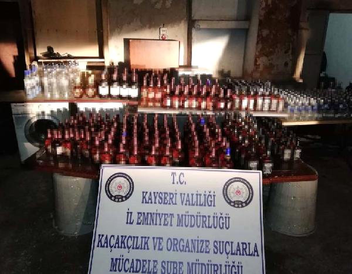 Kayseri\'de Minibüste 463 Şişe Kaçak İçki Ele Geçirildi