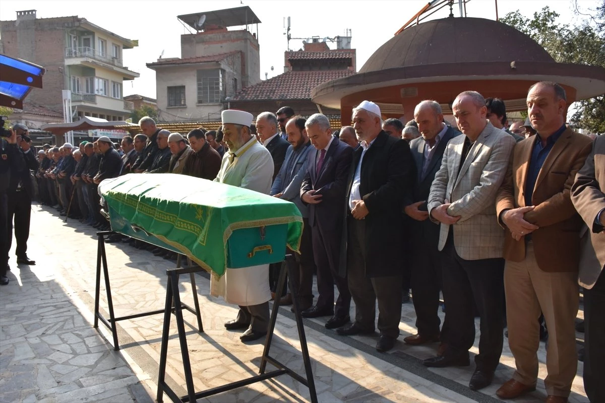 Kıbrıs Şehidinin Babası Toprağa Verildi