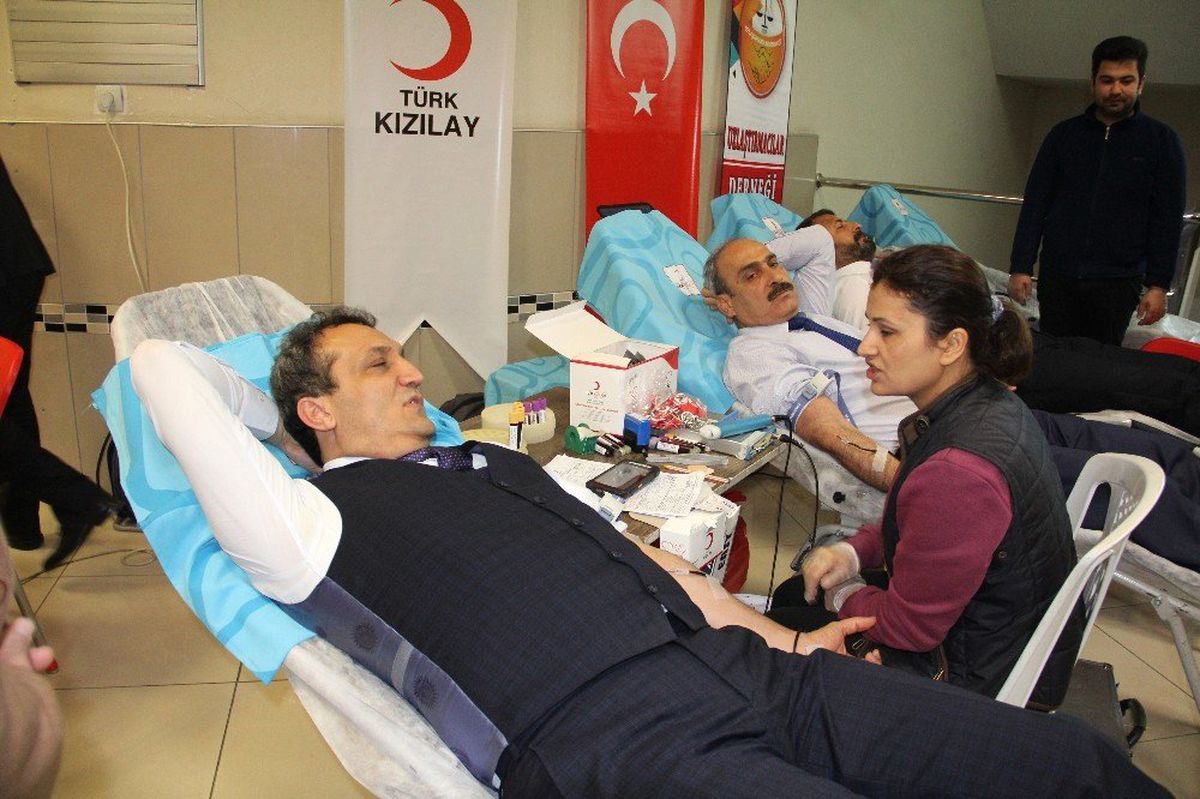 Mersin Adliyesinde Savcılar, Hakimler ve Avukatlardan Örnek Davranış