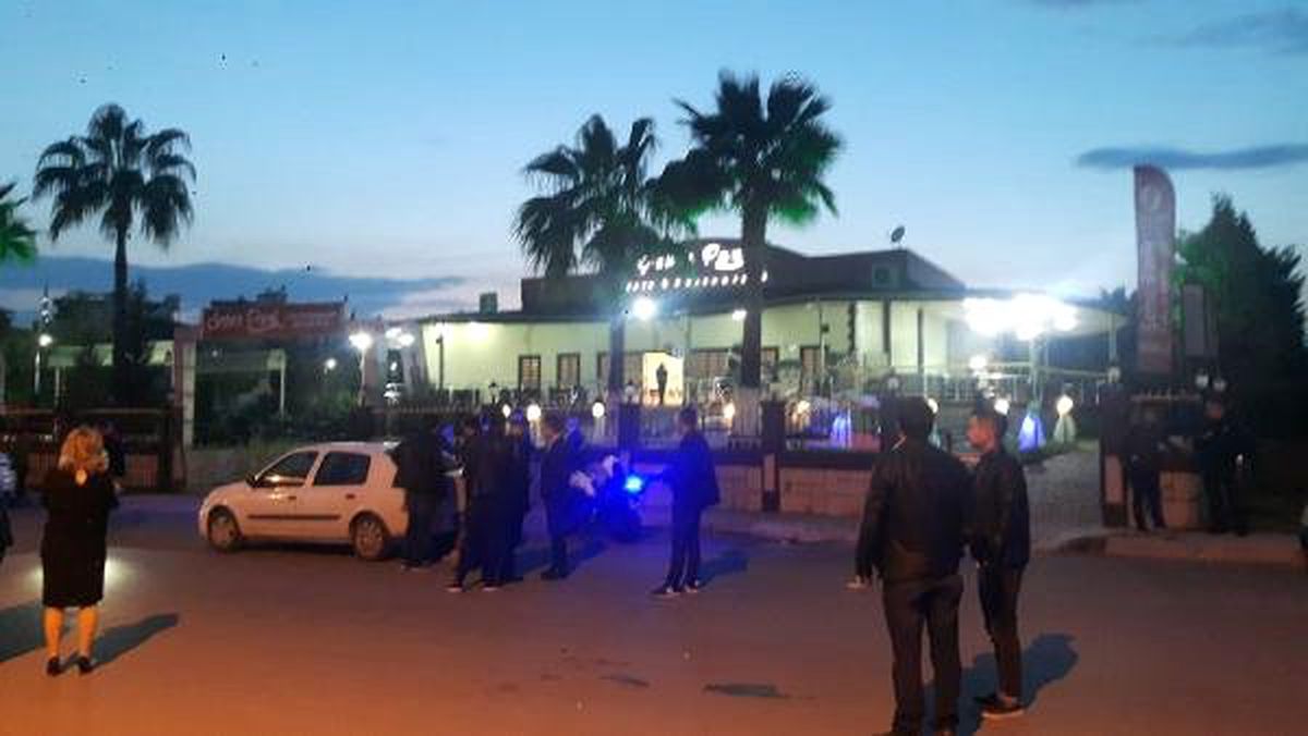Mersin\'de Düğün Salonu Ortakları Arasında Silahlı-bıçaklı Kavga: 4 Yaralı