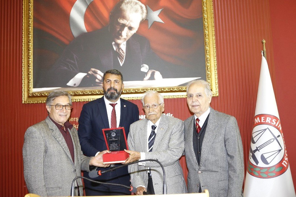 Mersin\'in Değeri Şinasi Develi\'ye, Avukatlıkta 71. Yıl Plaketi