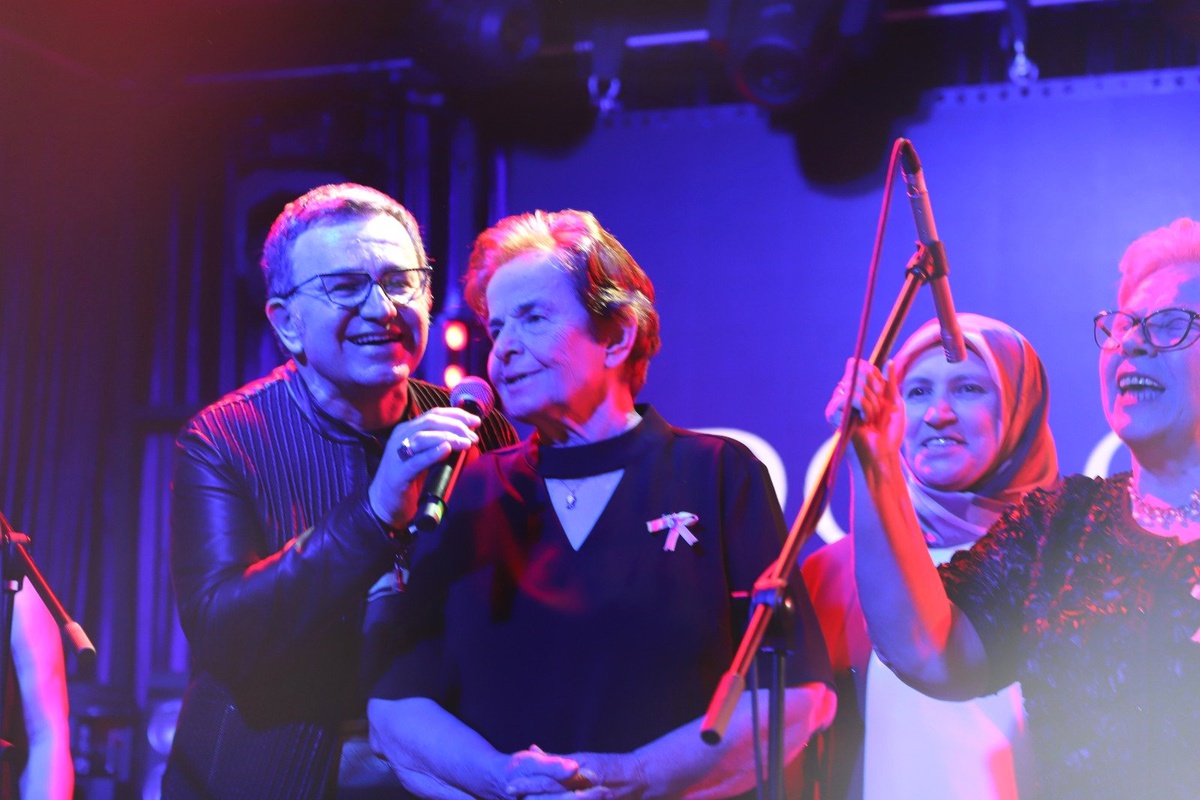 Müzisyen Başhekimin "Yaşam Korosu" İlk Konserini Verdi!
