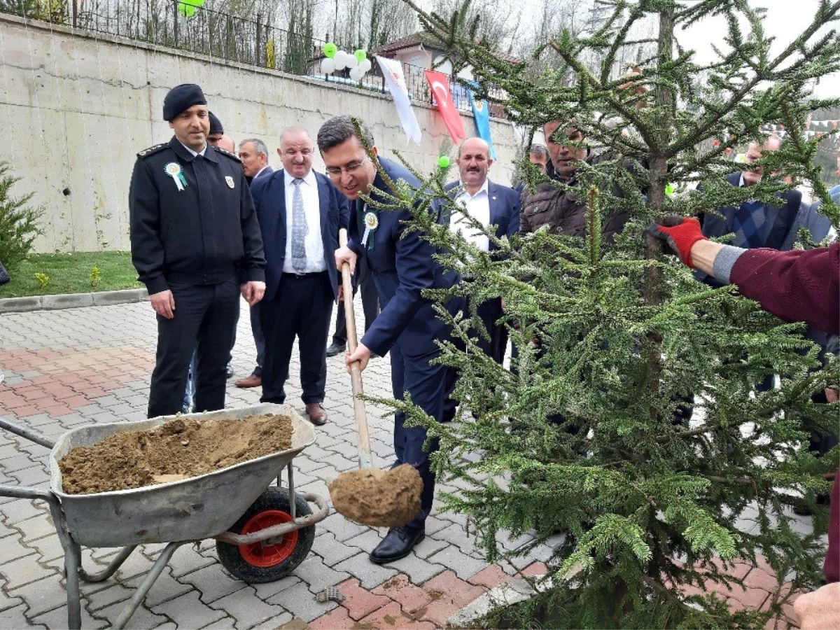 Nebioğlu\'nda "Ağaç Bayramı" Töreni Gerçekleşti