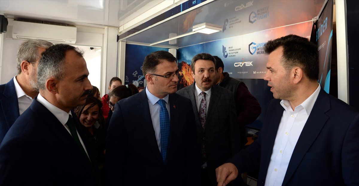Öğrencilere "Güvenli İnternet" Anlatılıyor