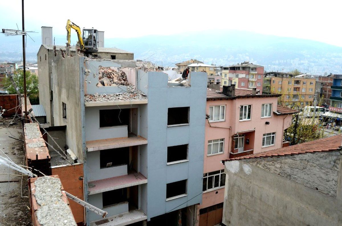 Osmangazi\'de Riskli Bölgede Yıkımlar Devam Ediyor
