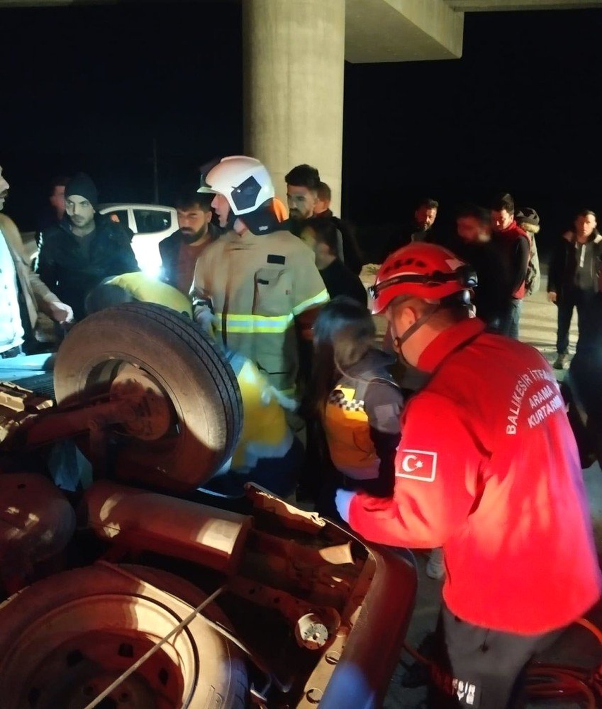 Otomobil Köprü Ayağına Çarptı: 1 Ölü