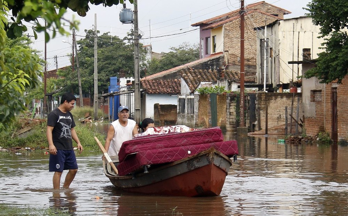 Paraguay\'da Sel Felaketi: 20 Bin Kişi Etkilendi