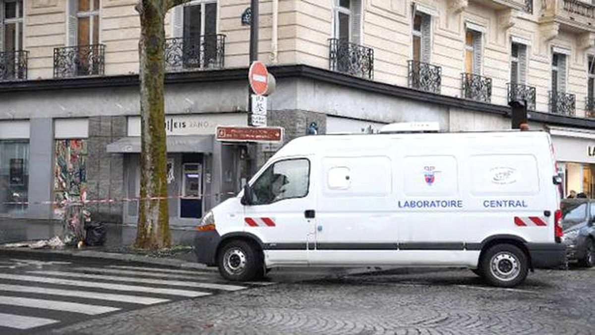 Paris\'te Silah ve Balta ile Otelli Basıp 350 Bin Euro\'luk Mücevherle Kaçtılar