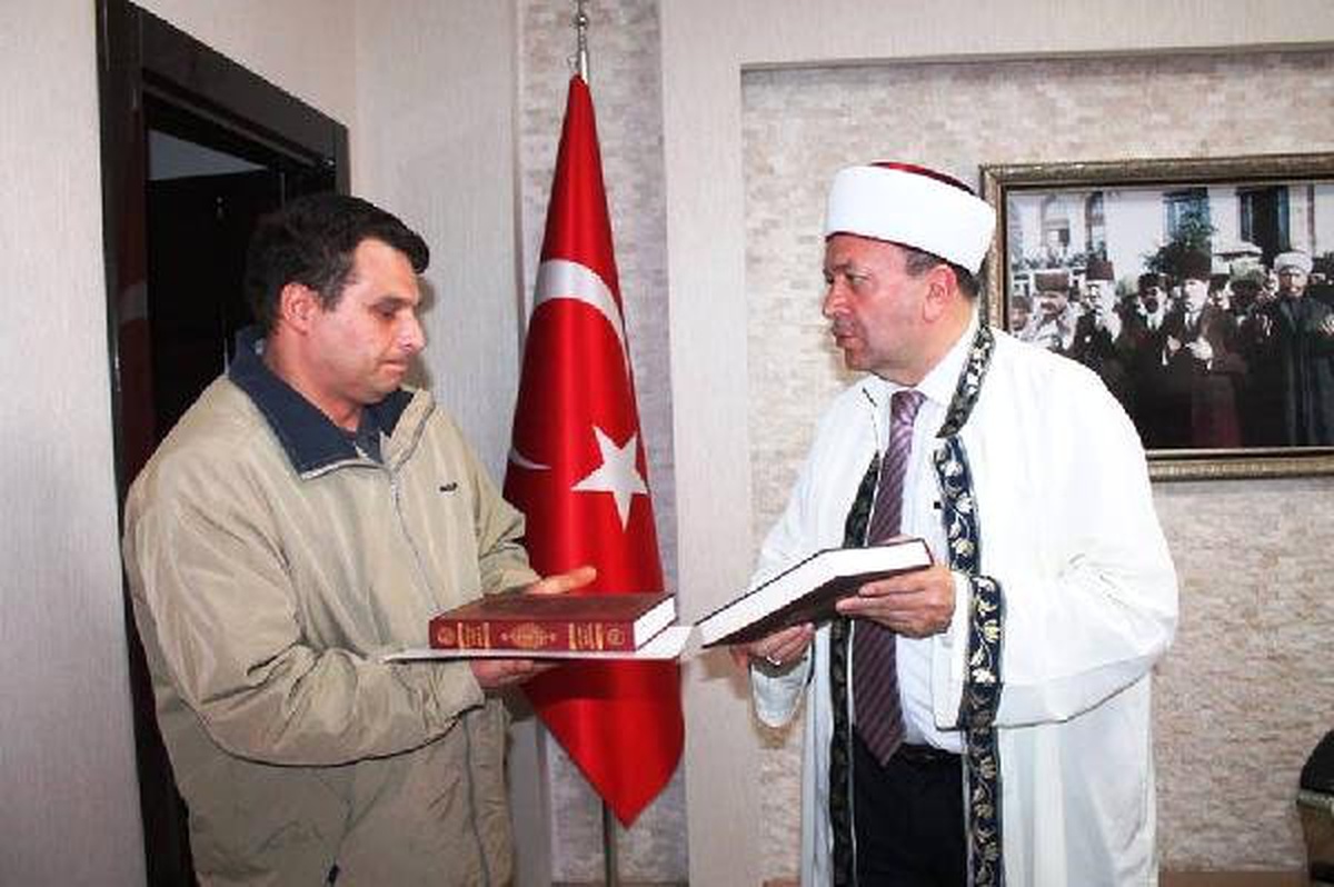 Romanyalı Constantin, Müslüman Olup Ömer İsmini Aldı