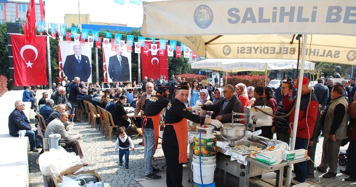Salihli\'de Türkeş Anısına Lokma Döküldü
