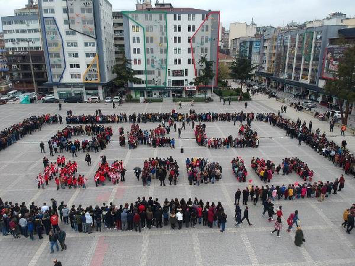 Samsun\'da, 1919 Öğrenci Bir Arada Kitap Okudu