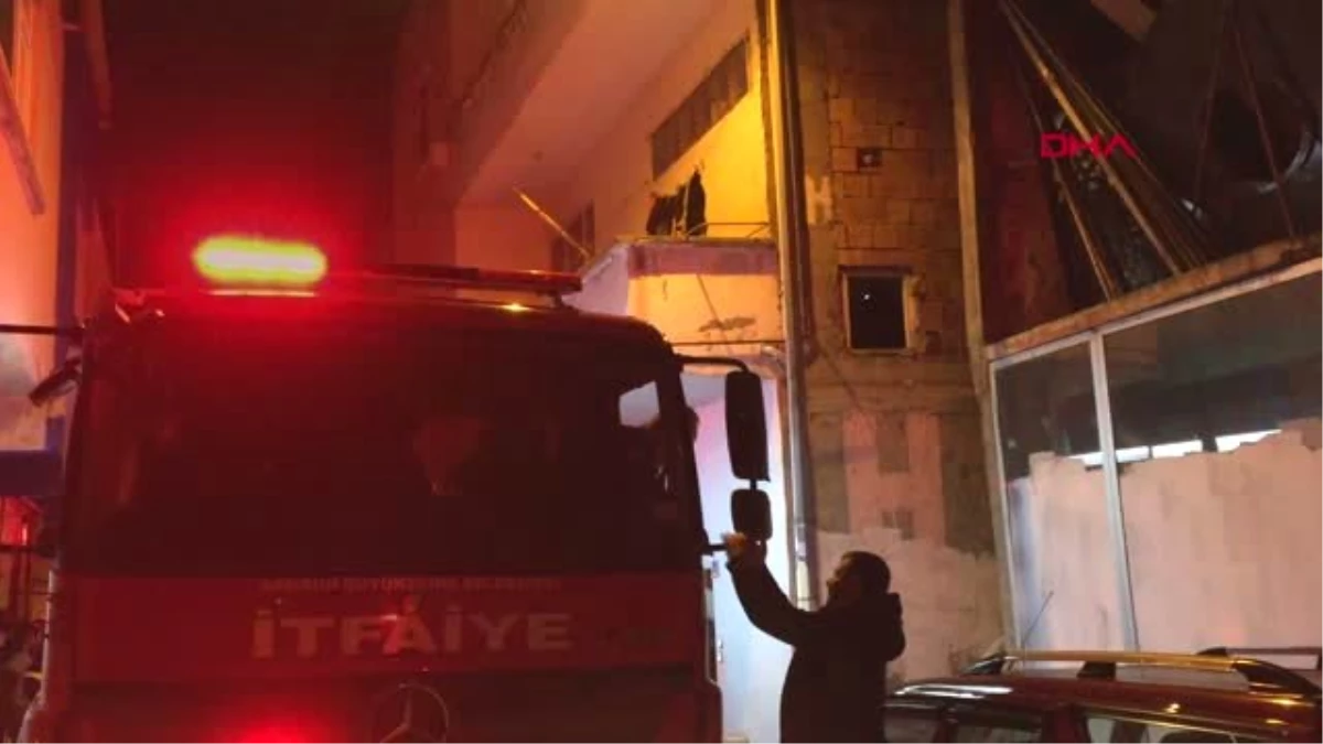 Samsun Torunu ve Gelini ile Bitişik Binanın Çatısına Çıkarak Yangından Kurtuldu
