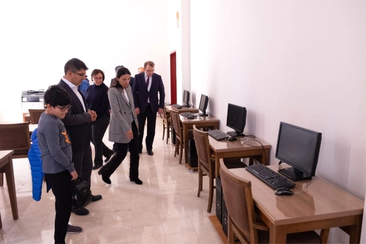 Şeyh Edebali Üniversitesi\'ne Bilgisayar Salonu Açıldı